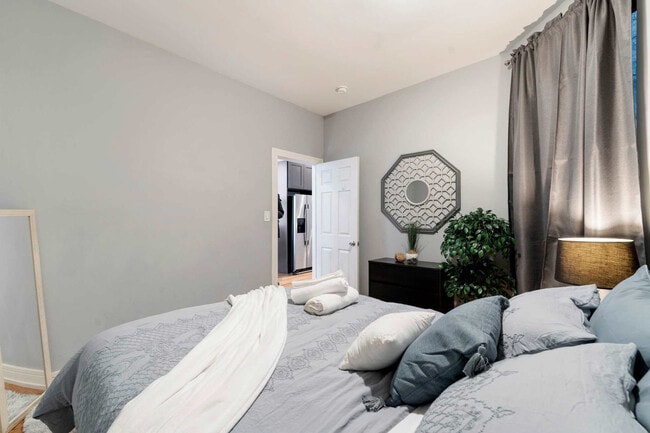 Building Photo - 109 S Paulina St