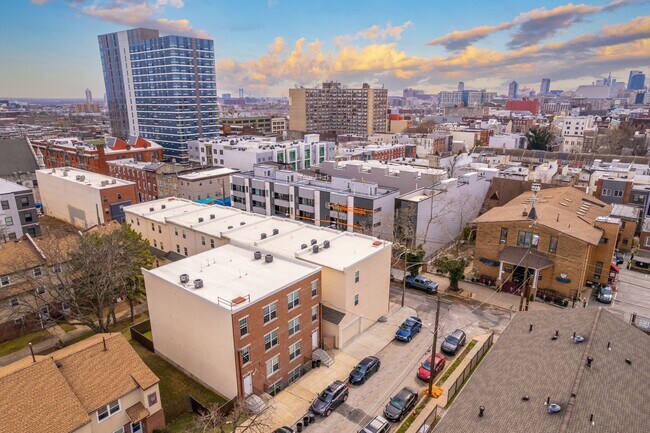 Building Photo - 1405 N Sydenham St