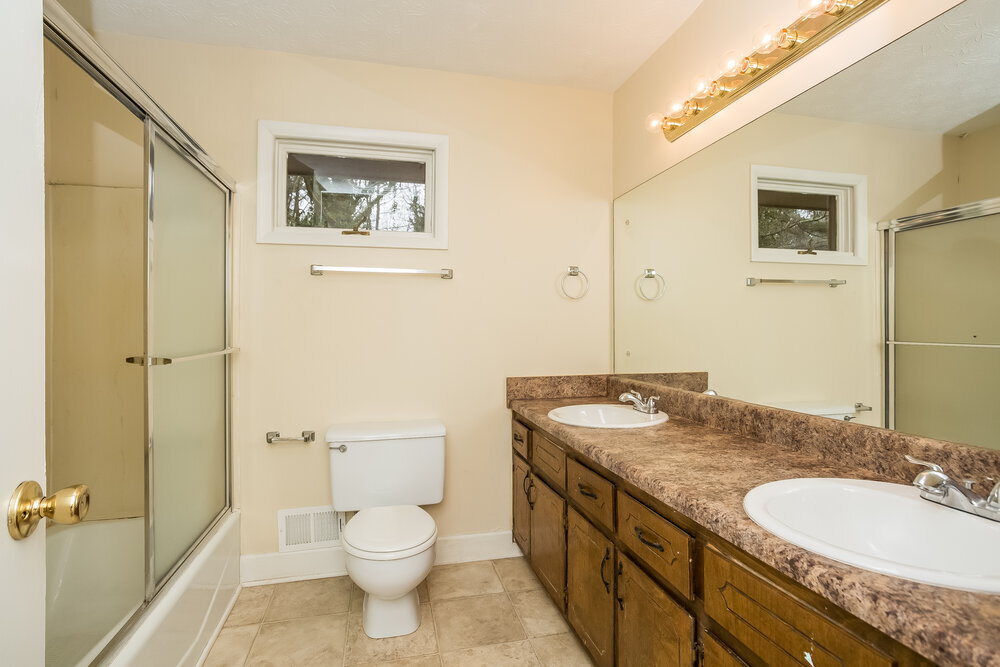 Building Photo - 2115 Pine Knoll Cir NE