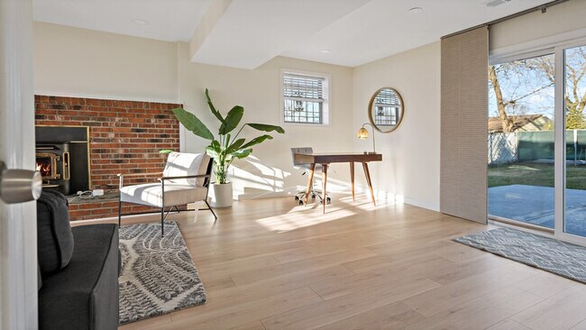 Building Photo - 228 Maryland Park Dr