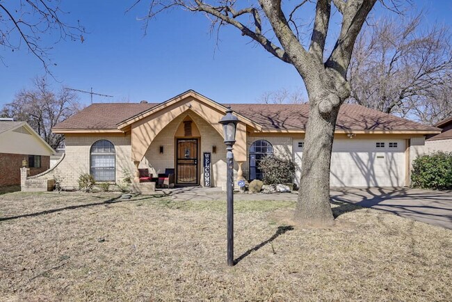 Building Photo - 1712 Meadowlane Terrace