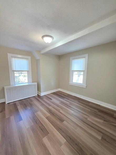 Building Photo - 1906 Burdett Ave