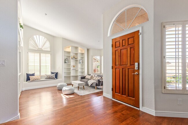 Building Photo - Come Settle In — This Scottsdale Gem Is Re...