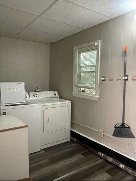 Building Photo - 107 Elm St