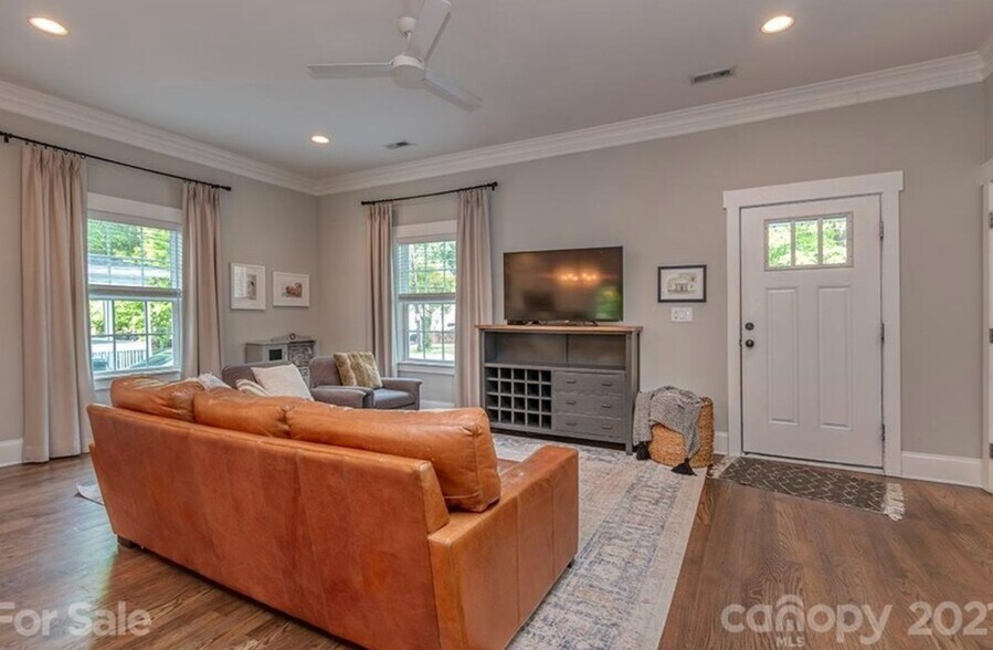 Building Photo - 1832 Pegram St