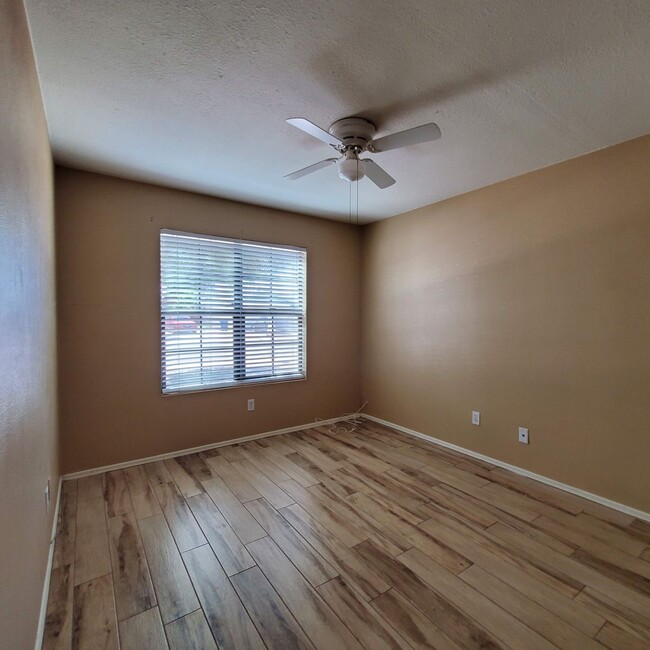 Building Photo - 3 BEDROOM CORNER LOT HOME IN CHANDLER W HU...