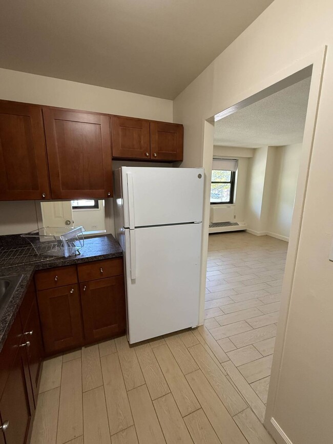 Building Photo - 80 Guion Pl