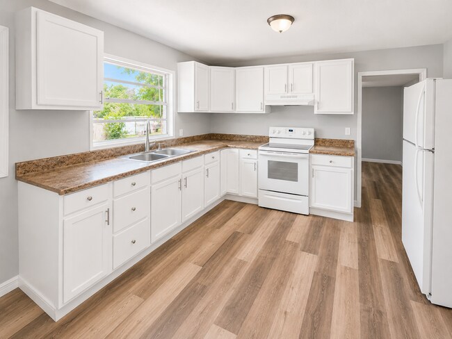 Building Photo - GORGEOUS 3BR/1BA Totally Remodeled Dade City Home!  NO APPLICATION FEE!