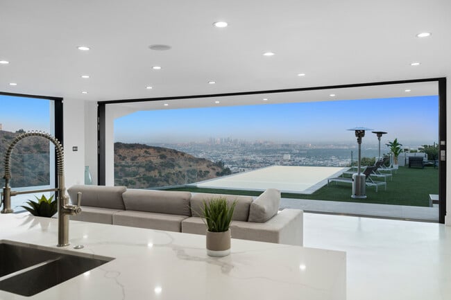 Building Photo - 2110 Hercules Dr