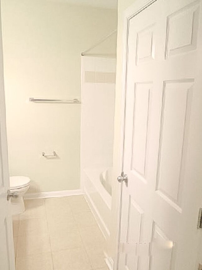 Building Photo - Beautiful 2 Bedroom 2 Bathroom Condo In Mu...