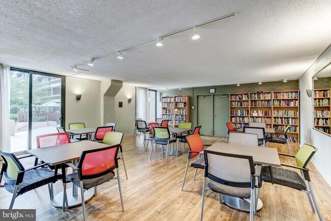 Building Photo - 4100 N Charles St