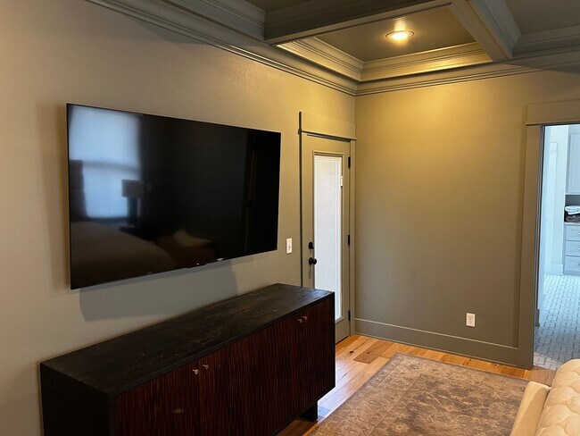 Building Photo - UNFURNISHED Beautiful Large Home Available Now on North Walnut in Fayetteville !!