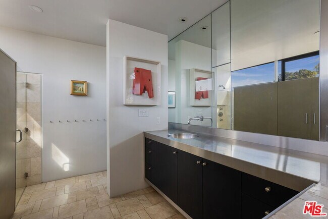 Building Photo - 615 Woodlawn Ave