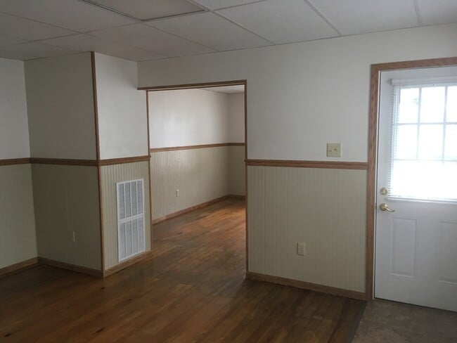 Building Photo - 347 Catherine St