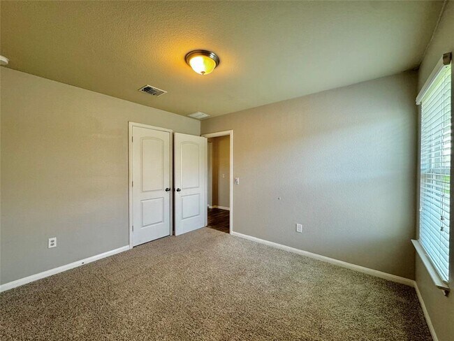 Building Photo - 715 Luna Vista Dr