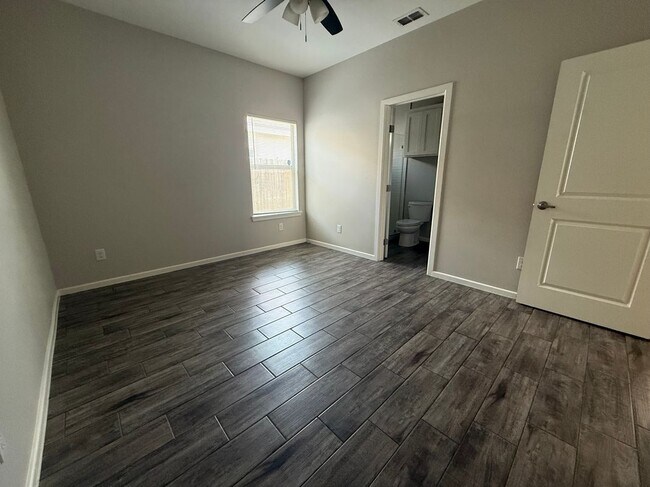 Building Photo - 5800 Sandpiper Ave