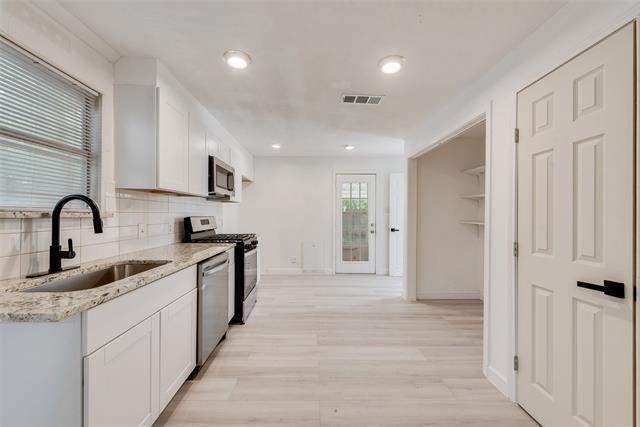 Building Photo - 203 East Pl