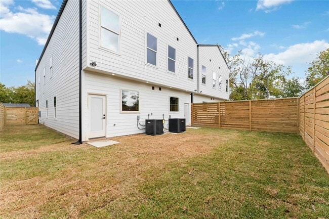 Building Photo - 8048 Sunbury St