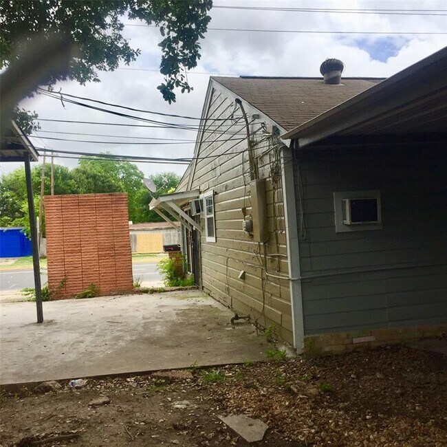 Building Photo - 3620 Reveille St