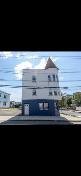 Primary Photo - 47 Nichols St