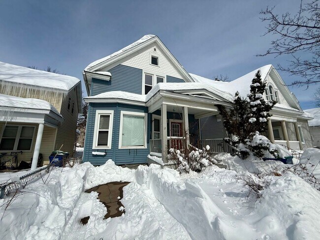 Building Photo - 724 Washington St