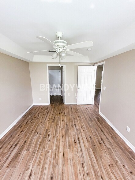 Building Photo - 323 Summer Sails Dr