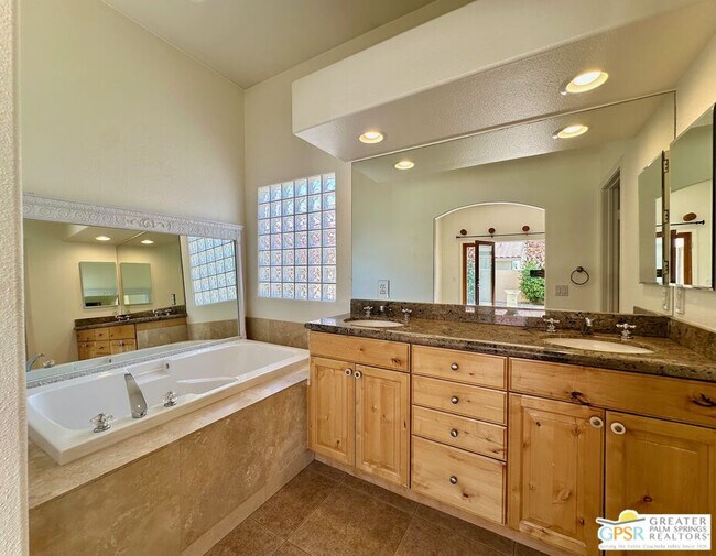 Building Photo - 51220 Avenida Velasco