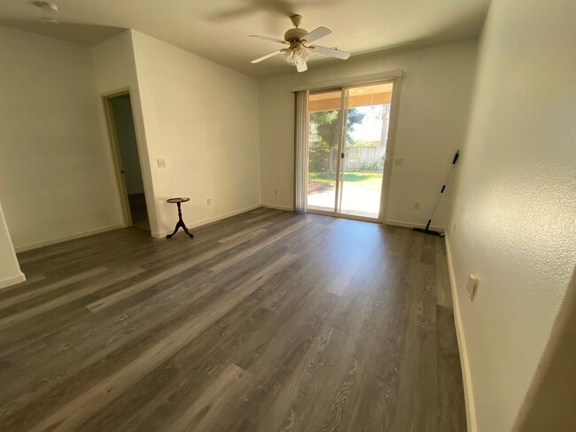 Building Photo - Cozy Home for rent in Visalia