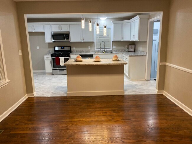 Building Photo - Like New Close to MSU 2 br 2 ba with basement