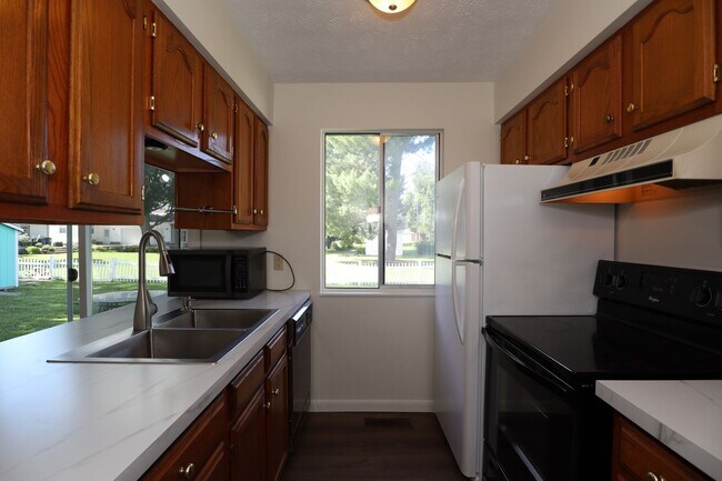 Building Photo - 3 Bedroom Thorntown Rambler!
