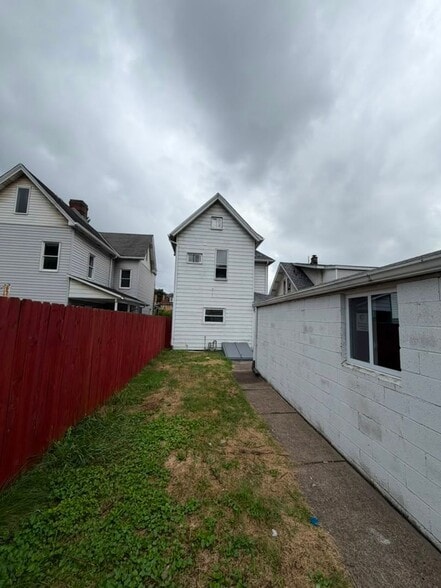 Building Photo - 210 Monongahela Ave