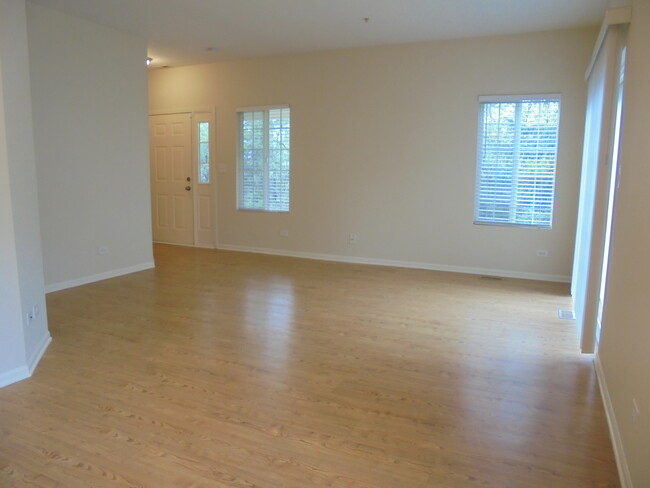 Building Photo - 615 Windsor Dr