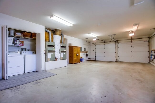 Building Photo - 803 El Carmel Pl