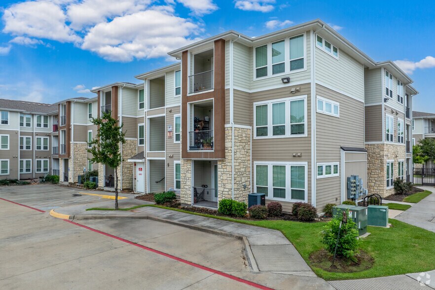Alternate - Green Oaks Apartments- Income Restricted