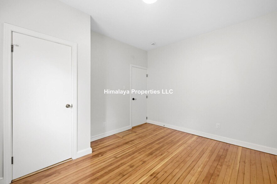 Building Photo - 111 Hillsdale Rd