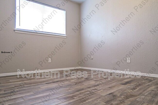 Building Photo - 5198 Viceroy Dr