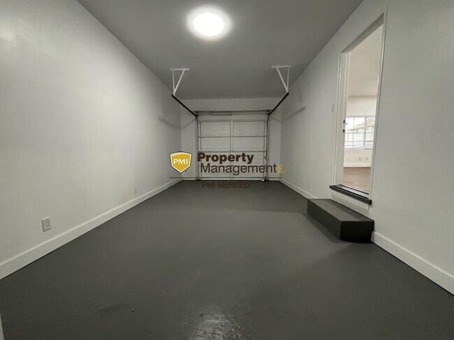 Building Photo - Newly remodeled 2 bedroom duplex for $1900