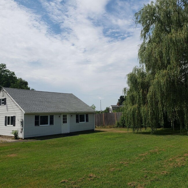 Building Photo - 49 Pine Hill Rd