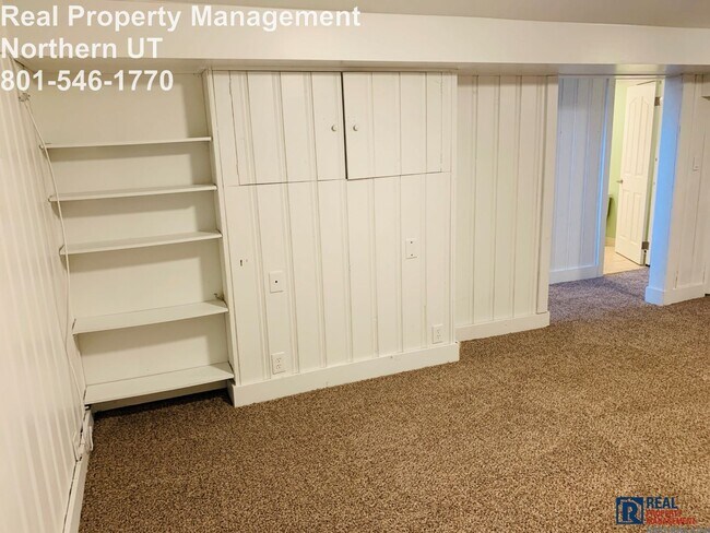 Building Photo - 4 Bedroom 2 Bath Ogden Home Available Now!