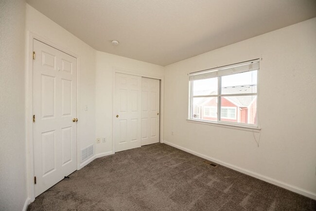 Building Photo - 4040 Plum Creek Dr