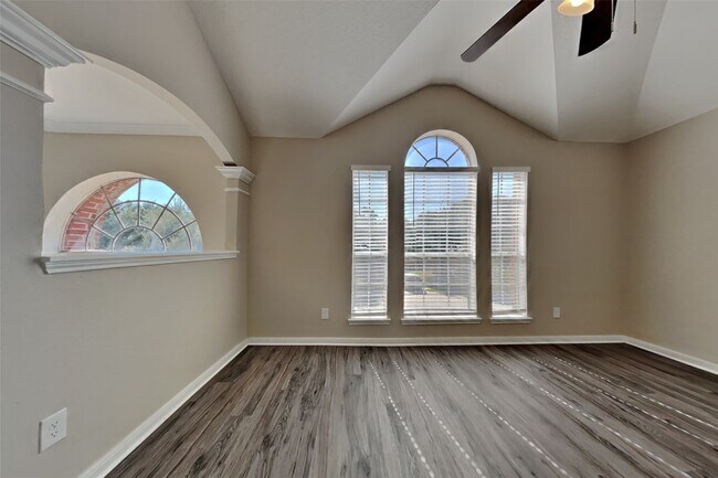 Building Photo - 727 Pateway Ct