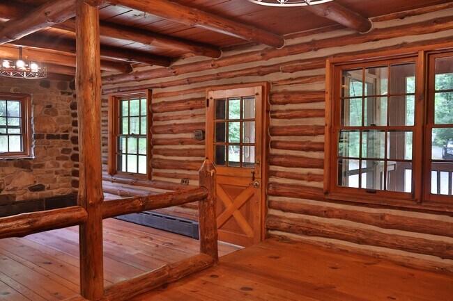 Building Photo - 980 Mine Rd