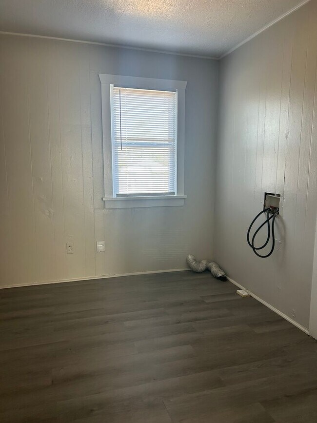 Building Photo - Cozy Country Club Home