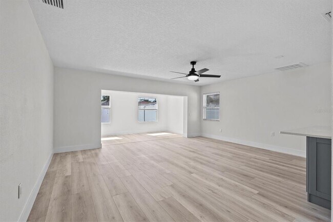 Building Photo - 310 Westwinds Dr E