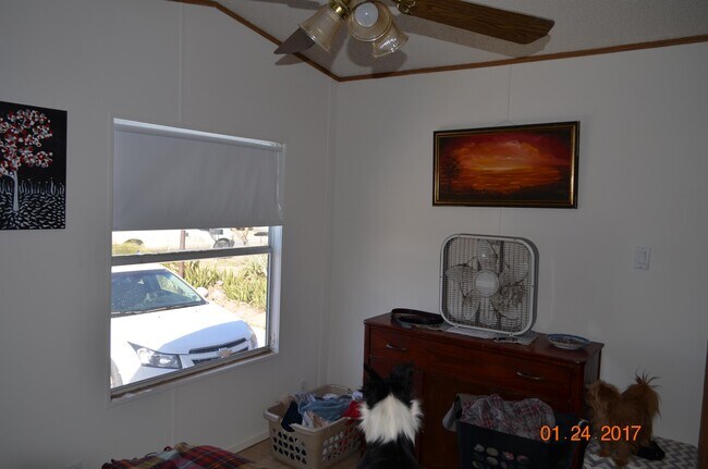 Building Photo - 805 S Weatherford St