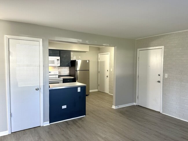 Building Photo - 9709 W Lorraine Dr