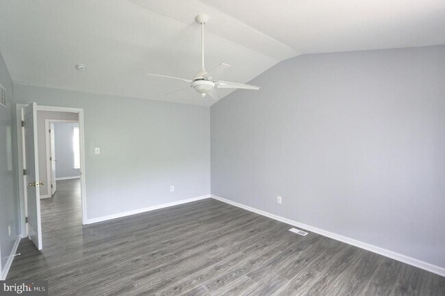 Building Photo - 75 Chadwick Cir