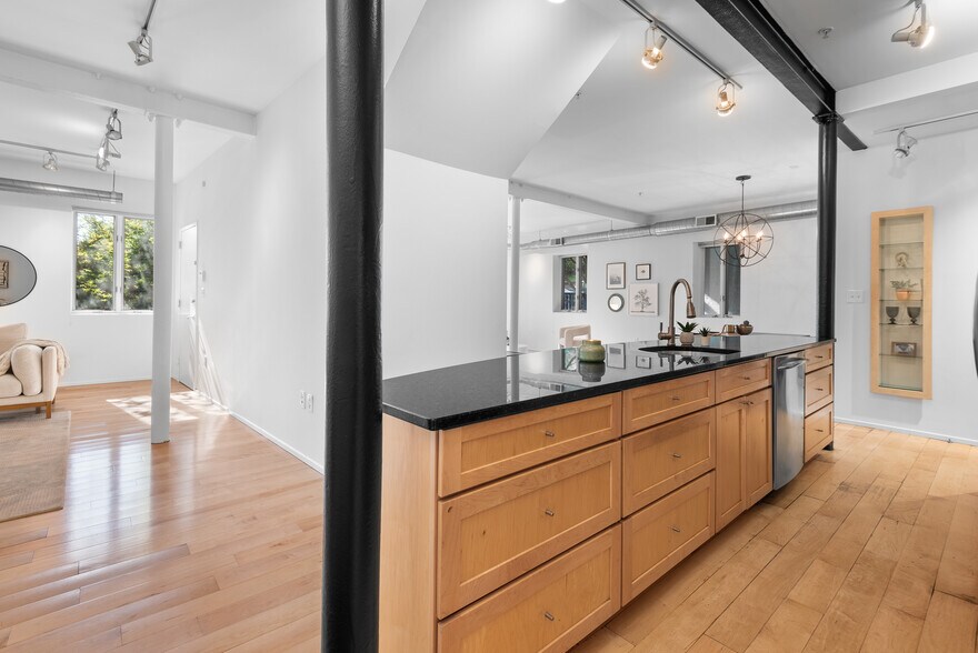 Building Photo - 2307 15th St NW