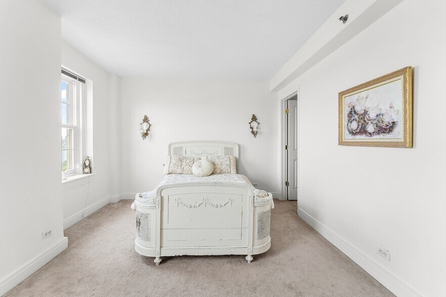 Building Photo - 591 Beacon St