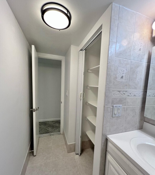 Building Photo - 3100 Riverside Dr